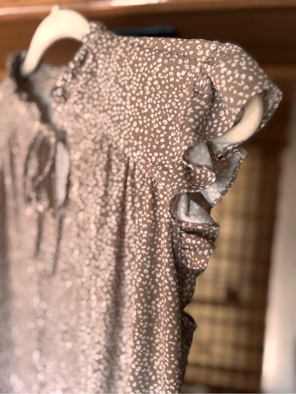 Adrianna Papell Taupe and White Tie-Neck Flutter Sleeve Tunic - Picture 4 of 9
